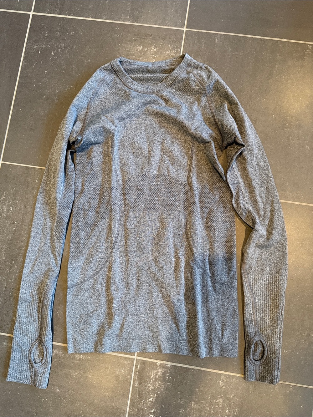 Lululemon Grey Swiftly Tech Long Sleeve Waist Length size 4